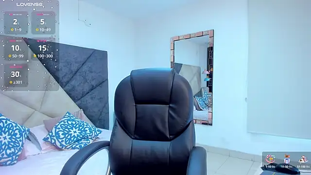 Snapshot of SaraWagner_ chatting on October 13, 5:58 pm SaraWagner online show from October 13, 5:58 pm