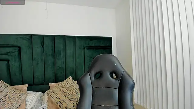 SaraWagner  online show from February 5, 11:55 pm