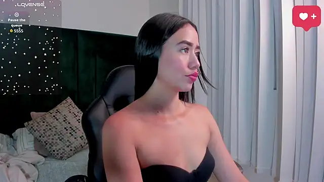 SaraWagner  online show from April 7, 12:12 am