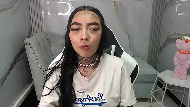 Ashley Blum v online show from October 8, 8:20 pm