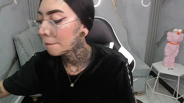 Ashley Blum v online show from November 28, 8:09 pm