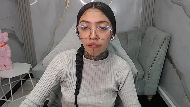 Ashley Blum v online show from October 31, 1:19 pm