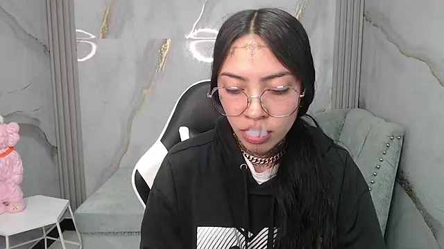 Ashley Blum v online show from November 12, 8:01 pm