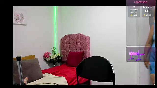 esmeraldaladys online show from October 13, 7:26 pm