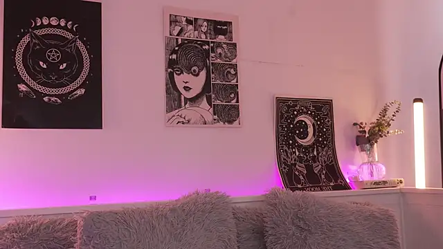 sophieee art online show from October 9, 6:52 pm