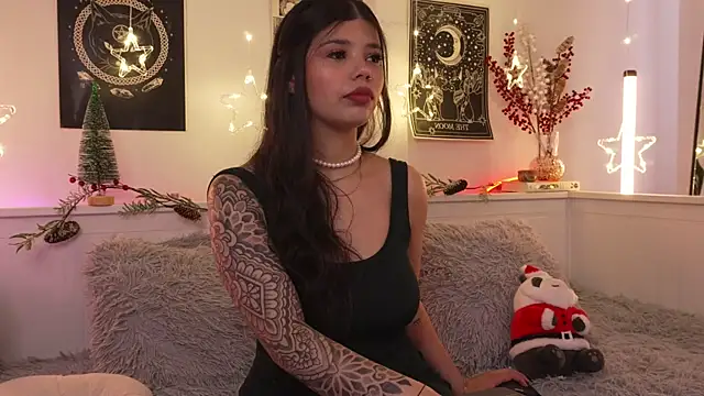 sophieee art online show from December 16, 8:35 pm