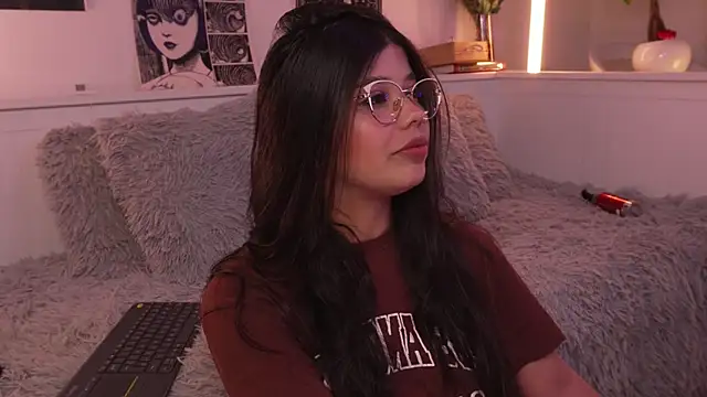 sophieee art online show from March 25, 3:50 am