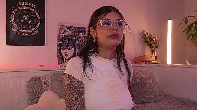 sophieee art online show from March 23, 1:39 am