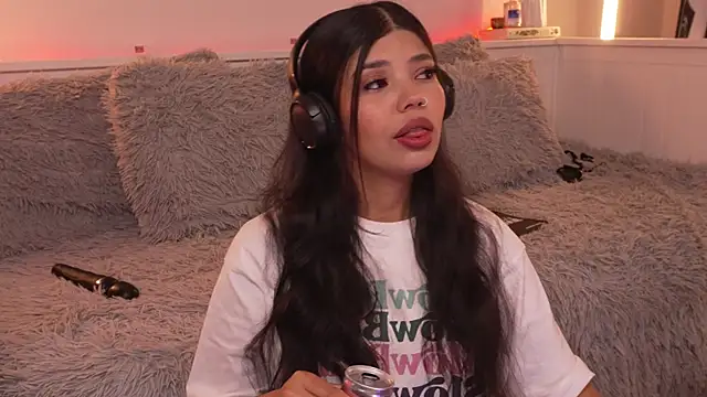 sophieee art online show from January 12, 4:41 am