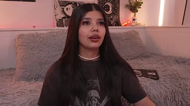 sophieee art online show from November 25, 8:31 pm