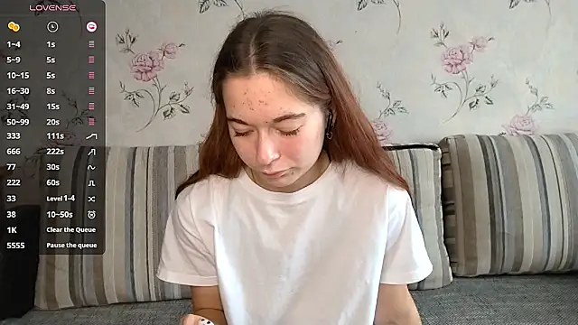 KissKarina online show from October 5, 11:45 am