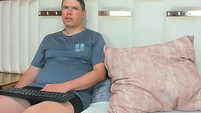 CandyandSteven online show from December 18, 3:11 am