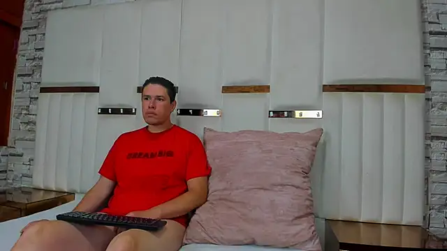 Snapshot of CandyandSteven chatting on October 18, 2:57 am CandyandSteven online show from October 18, 2:57 am