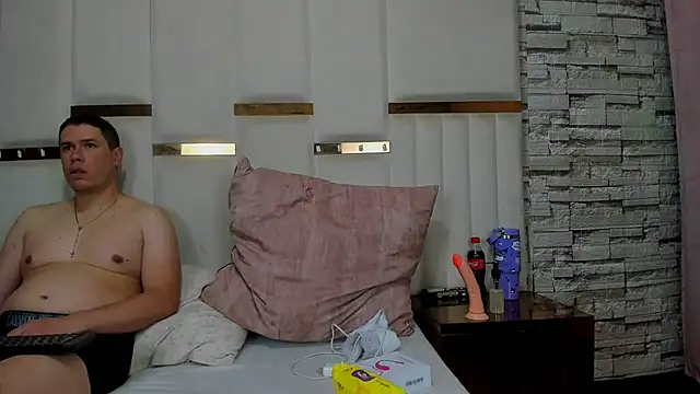 CandyandSteven online show from December 14, 2:51 am