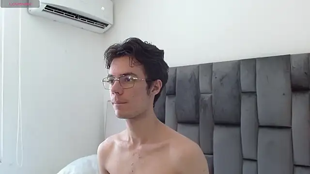 Snapshot of VIKTORNOIR chatting on September 29, 3:39 pm VIKTORNOIR online show from September 29, 3:39 pm