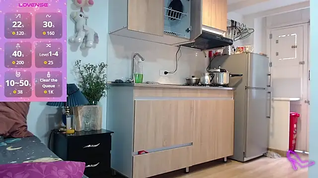 Snapshot of AllysonStonne chatting on February 24, 9:37 pm AllysonStonne online show from February 24, 9:37 pm