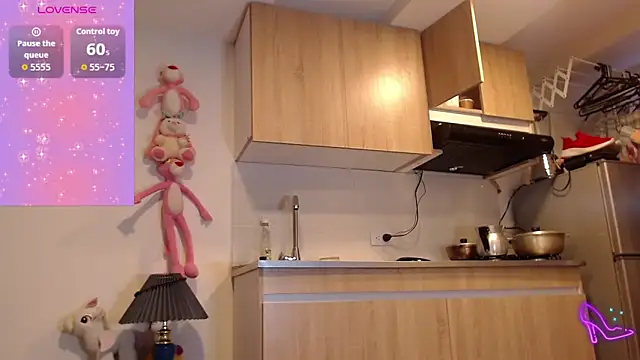 Snapshot of AllysonStonne chatting on January 16, 8:46 pm AllysonStonne online show from January 16, 8:46 pm