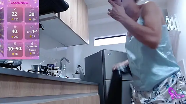 Snapshot of AllysonStonne chatting on October 24, 10:09 pm AllysonStonne online show from October 24, 10:09 pm