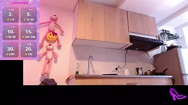 Snapshot of AllysonStonne chatting on January 7, 7:19 pm AllysonStonne online show from January 7, 7:19 pm