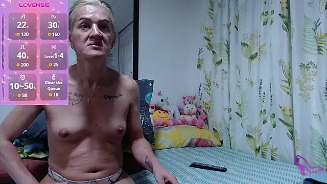 Snapshot of AllysonStonne chatting on December 4, 10:20 pm AllysonStonne online show from December 4, 10:20 pm