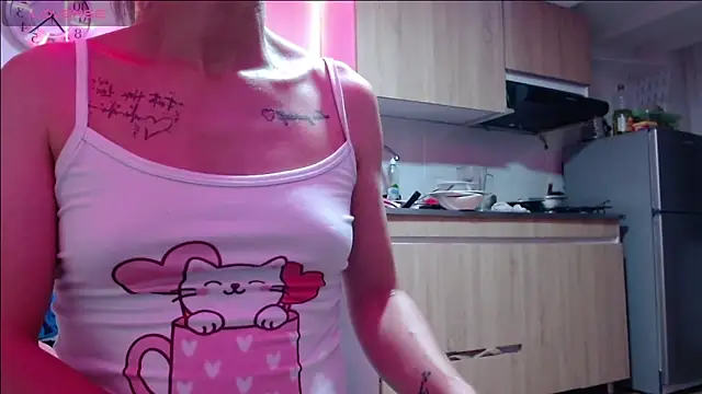 Snapshot of AllysonStonne chatting on June 27, 12:27 am AllysonStonne online show from June 27, 12:27 am