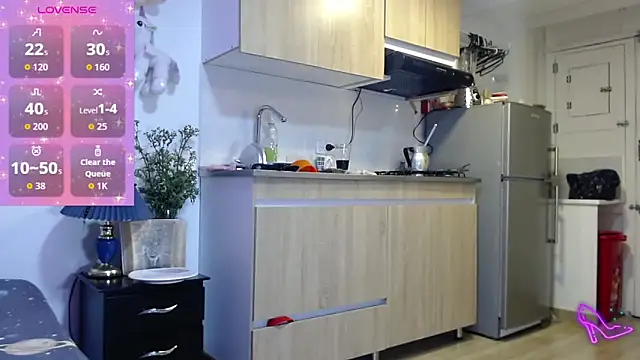 Snapshot of AllysonStonne chatting on February 23, 2:24 am AllysonStonne online show from February 23, 2:24 am