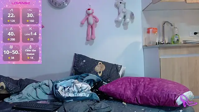 Snapshot of AllysonStonne chatting on February 19, 1:02 am AllysonStonne online show from February 19, 1:02 am