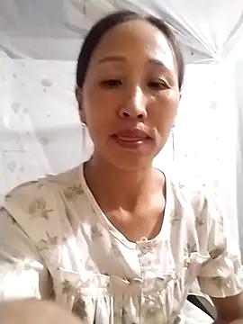 Snapshot of cute_love00 chatting on October 19, 10:40 am cute love00 online show from October 19, 10:40 am