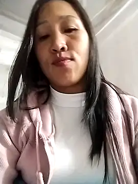 Snapshot of cute_love00 chatting on February 6, 1:18 pm cute love00 online show from February 6, 1:18 pm