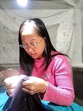 Snapshot of cute_love00 chatting on February 18, 10:33 am cute love00 online show from February 18, 10:33 am