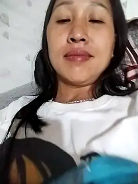 Snapshot of cute_love00 chatting on February 12, 11:15 pm cute love00 online show from February 12, 11:15 pm