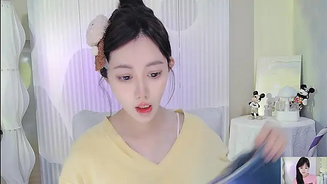 Snapshot of Nuan_Qi chatting on October 11, 2:45 am Nuan Qi online show from October 11, 2:45 am