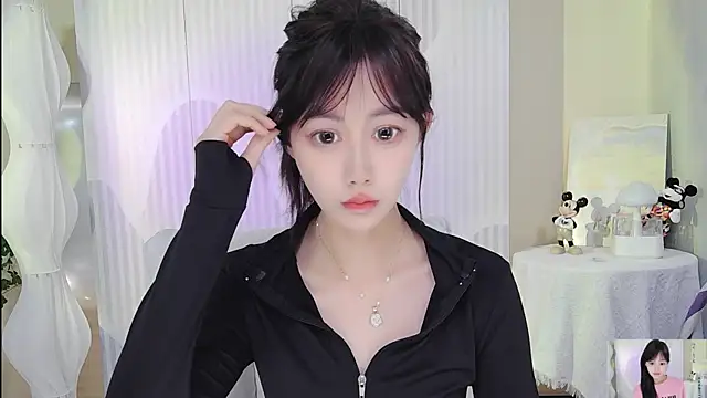 Snapshot of Nuan_Qi chatting on October 13, 12:34 am Nuan Qi online show from October 13, 12:34 am