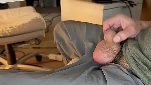 Snapshot of hornysmallcockgermany chatting on November 5, 8:50 am hornysmallcockgermany online show from November 5, 8:50 am