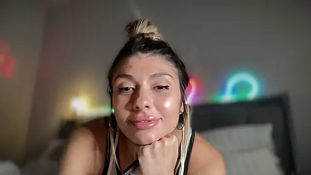 bbgurlnickii online show from November 11, 5:24 am