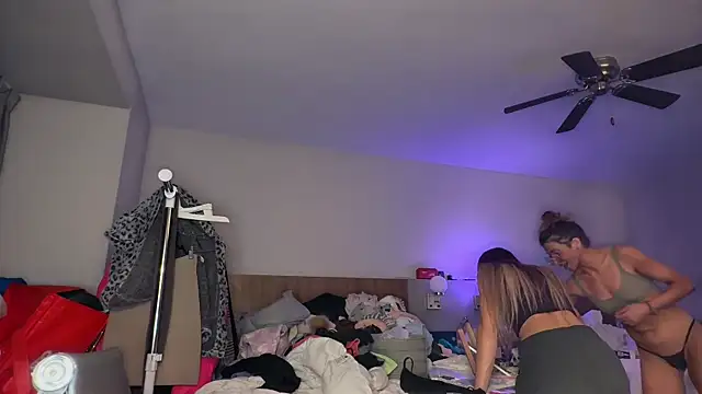 bbgurlnickii online show from December 16, 12:31 pm