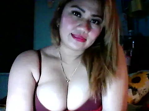Snapshot of Miss_Heart chatting on October 9, 1:11 pm Miss Heart online show from October 9, 1:11 pm