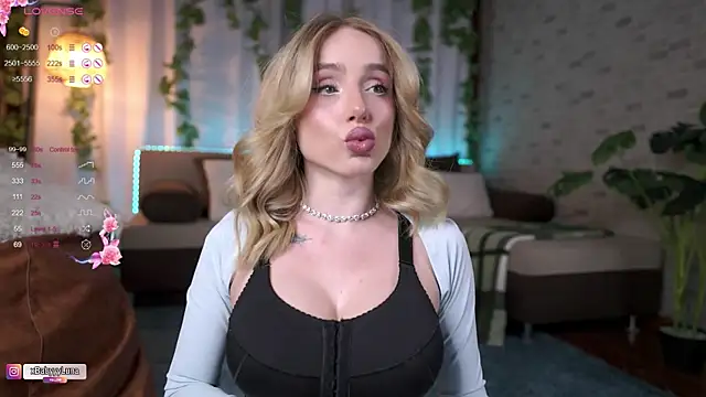 Snapshot of BabyyyLunaX chatting on June 18, 7:41 pm BabyyyLunaX online show from June 18, 7:41 pm
