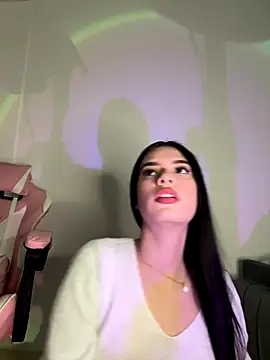 Snapshot of giasteele chatting on December 14, 12:28 am giasteele online show from December 14, 12:28 am