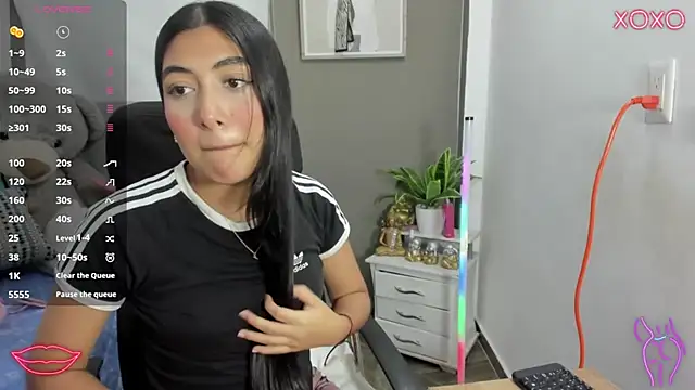 Snapshot of Allison_19__ chatting on November 25, 4:02 am Allison 19 online show from November 25, 4:02 am