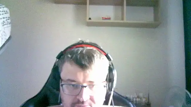 Snapshot of SirAbuser chatting on October 17, 7:00 am SirAbuser online show from October 17, 7:00 am