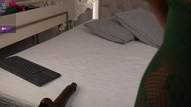 ellette   online show from March 19, 7:14 pm