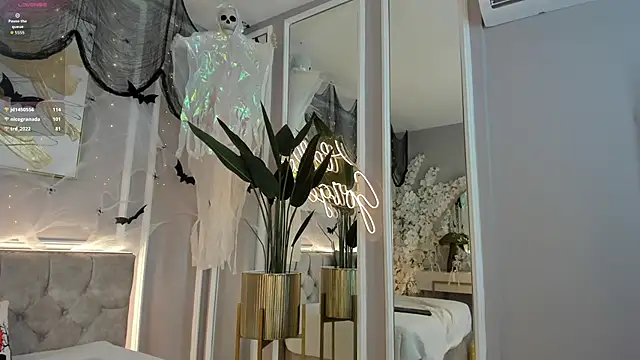 ellette   online show from October 26, 7:31 am