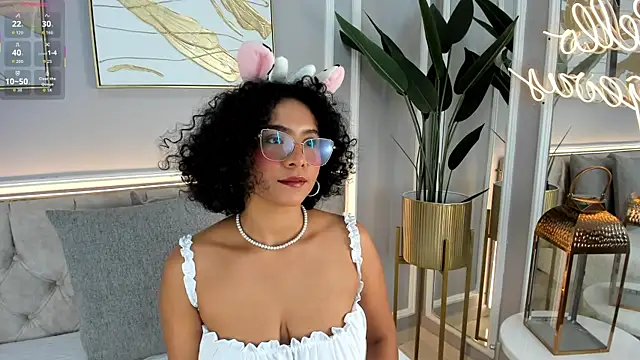 ellette   online show from September 13, 7:03 pm