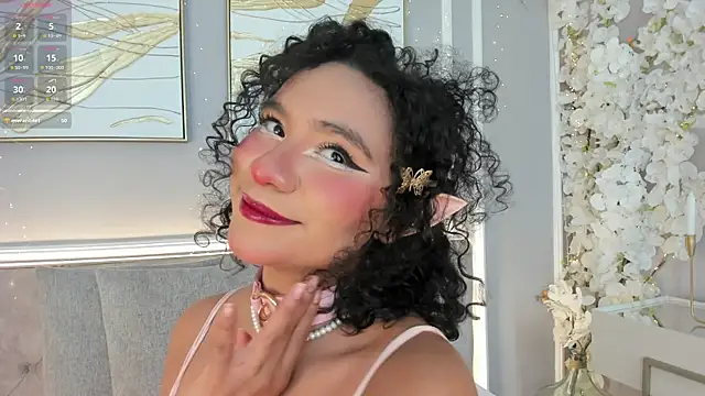 ellette   online show from December 15, 7:20 pm