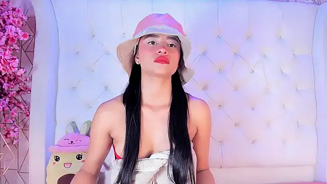 Snapshot of AngeliqueRouse chatting on November 21, 5:39 am AngeliqueRouse online show from November 21, 5:39 am