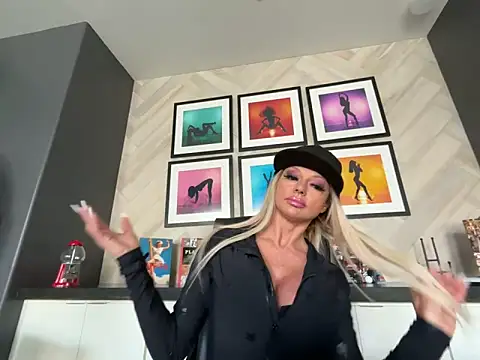 chanelstjames online show from February 24, 6:09 pm