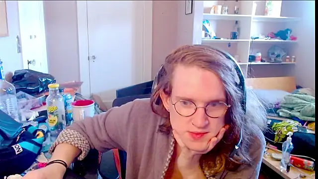 Snapshot of Rewpert chatting on October 31, 6:26 pm Rewpert online show from October 31, 6:26 pm