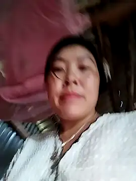 Snapshot of vivi_cute chatting on October 18, 9:44 am vivi cute online show from October 18, 9:44 am
