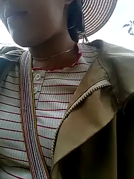Snapshot of vivi_cute chatting on October 11, 4:24 am vivi cute online show from October 11, 4:24 am